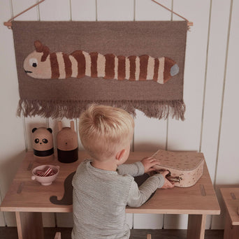 OYOY - Leo Larva Wandteppich aus Wollmix in Altrosa - 5712195030209 - littlehipstar.com
