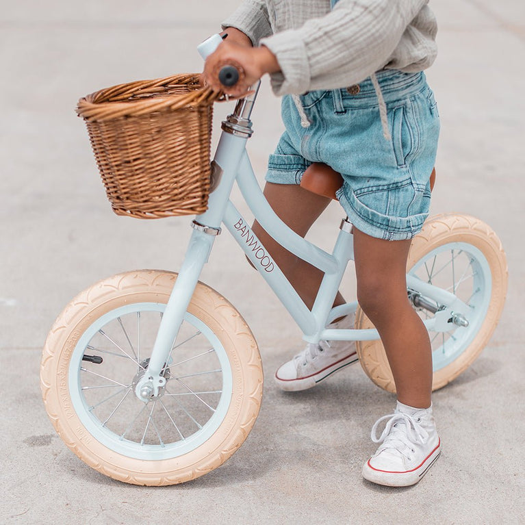Banwood - Kinder Laufrad First Go 12 Zoll mit Korb - Coral - 8445027001821 - littlehipstar.com