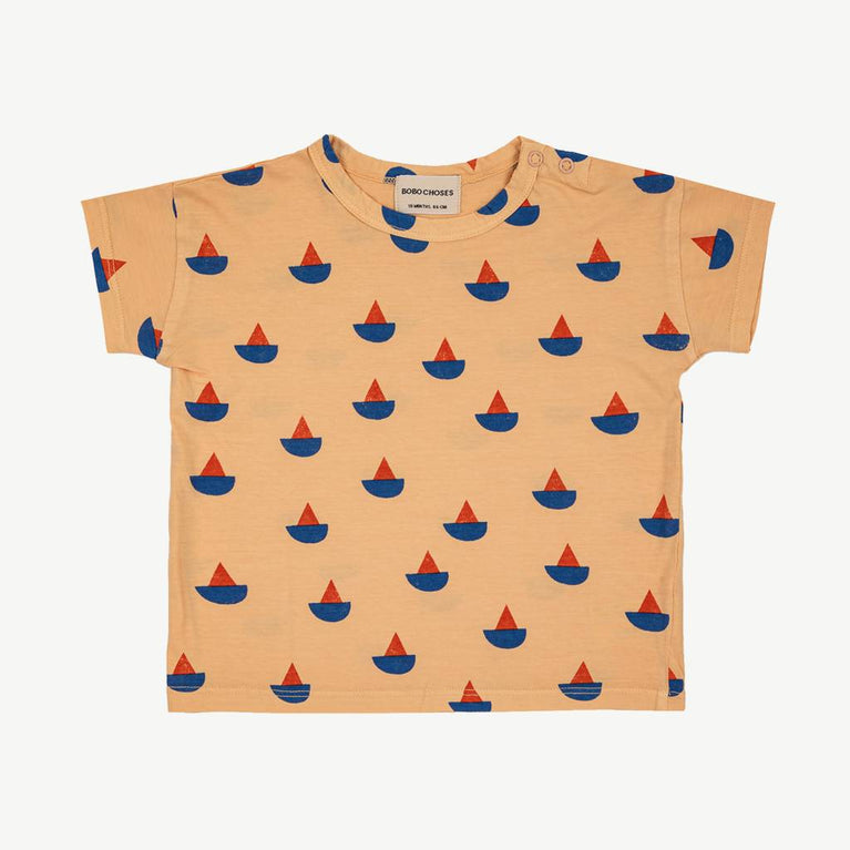 Bobo Choses - Sail Boat T-Shirt aus Bio-Baumwolle in Hellbraun - 9 Monate - 8445782008110 - littlehipstar.com