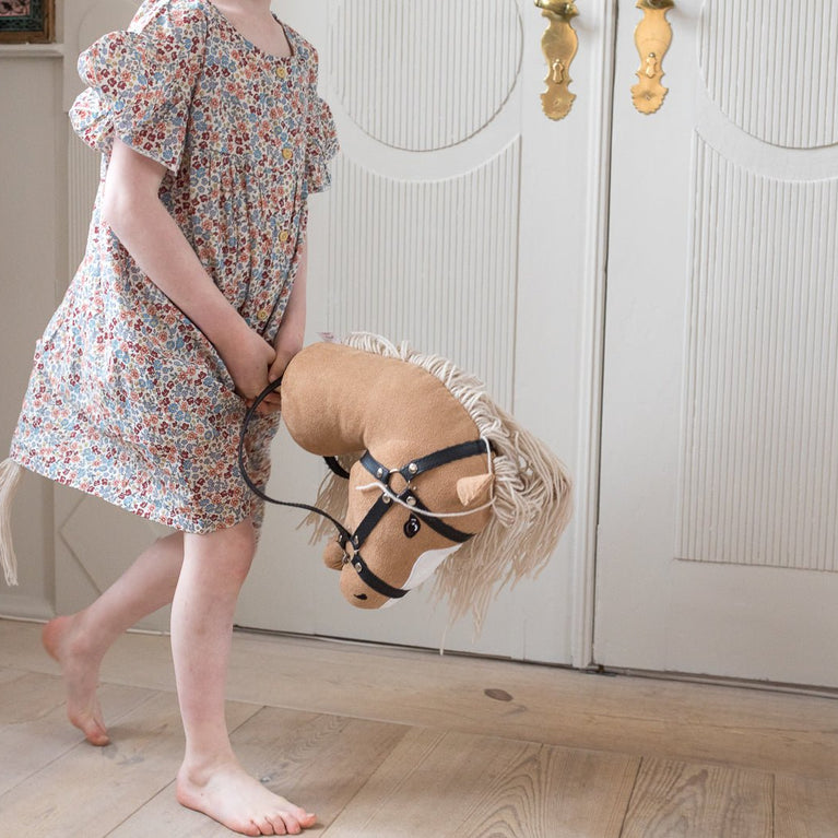 by Astrup - Hobby Horse Steckenpferd mit offenem Maul - Beige - 5706798843649 - littlehipstar.com