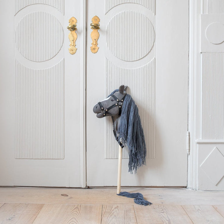 by Astrup - Hobby Horse Steckenpferd mit offenem Maul - Grau - 5706798843625 - littlehipstar.com