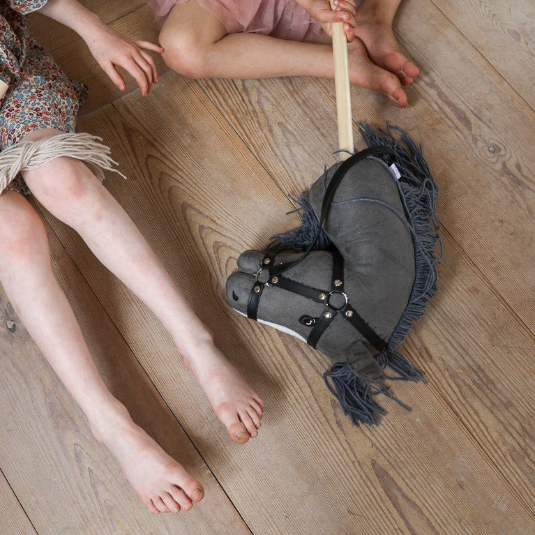 by Astrup - Hobby Horse Steckenpferd mit offenem Maul - Grau - 5706798843625 - littlehipstar.com