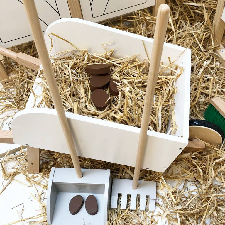 by ASTRUP - Stall-Zubehörset für Hobby Horses aus Holz in Weiß - 9 Teile - 5706798842451 - littlehipstar.com