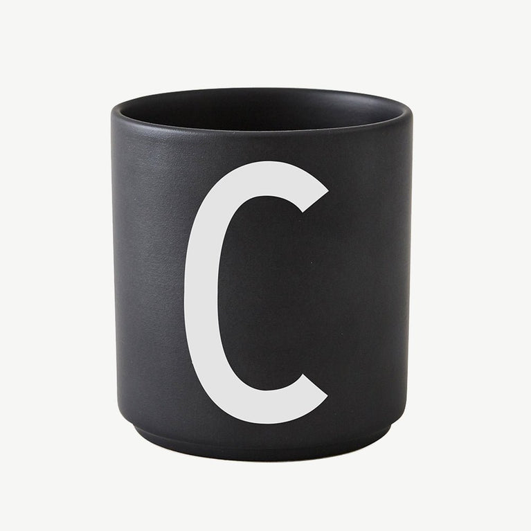 Design Letters - „AJ“ schwarzer Buchstaben-Becher aus Porzellan - X - 5710498733698 - littlehipstar.com