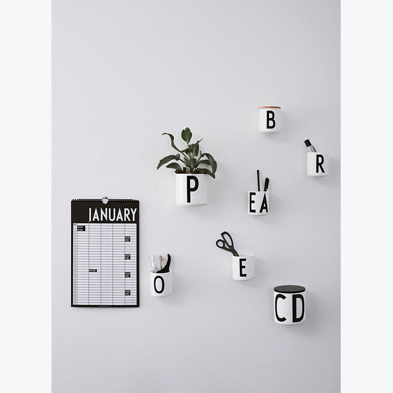 Design Letters - „AJ“ weißer Buchstaben-Becher aus Porzellan - W - 5710498720261 - littlehipstar.com