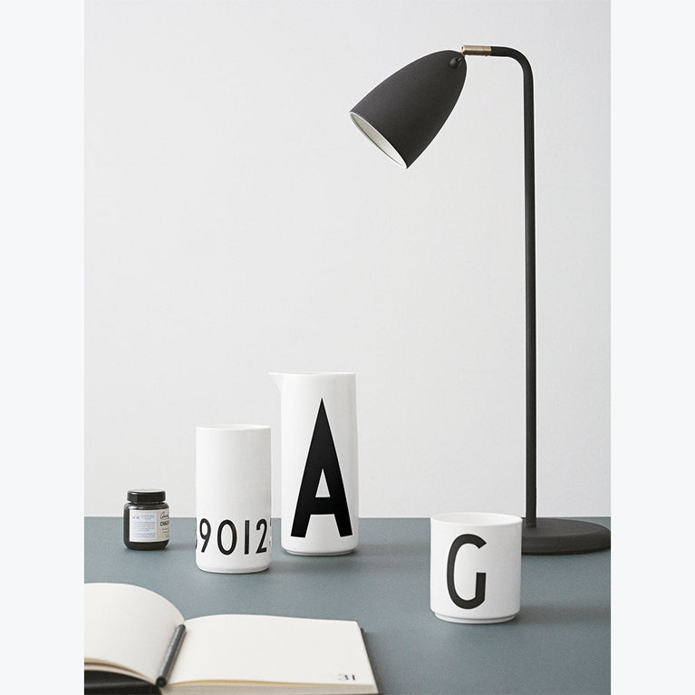 Design Letters - „AJ“ weißer Buchstaben-Becher aus Porzellan - W - 5710498720261 - littlehipstar.com