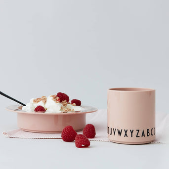 Design Letters - Eat & Learn Kinderbecher aus Tritan - Nude - 5710498185756 - littlehipstar.com
