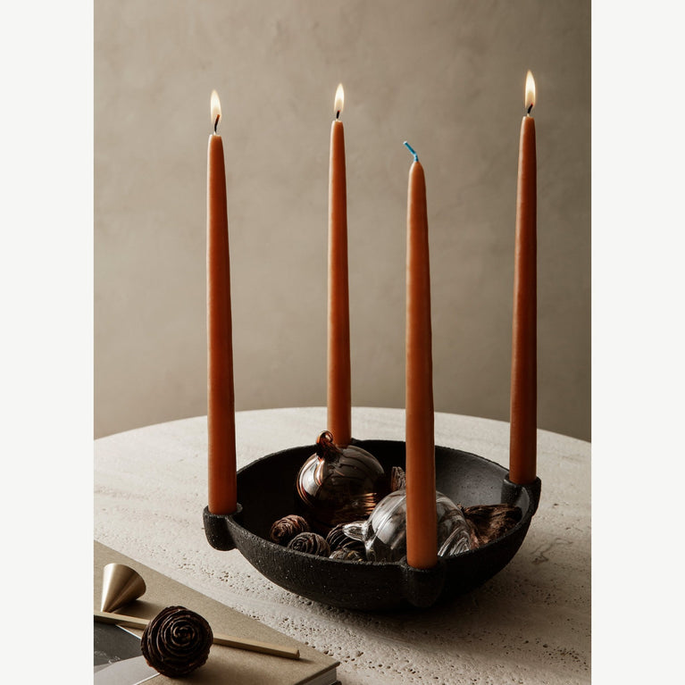 ferm LIVING - Adventskranz Kerzenhalter aus Steingut - Ø 27 cm - Dark Grey - 5704723271277 - littlehipstar.com