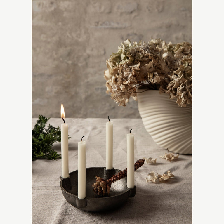 ferm LIVING - Adventskranz Kerzenhalter aus Steingut - Ø 27 cm - Dark Grey - 5704723271277 - littlehipstar.com