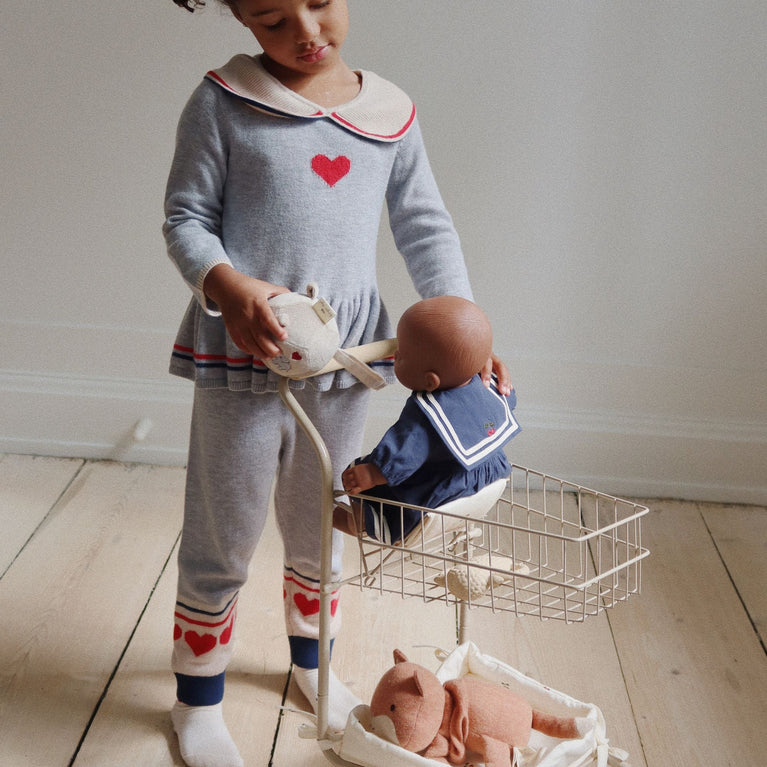 Konges Slojd - Cherry Spielzeug Einkaufswagen mit Bezug aus Baumwolle - 5715404133814 - littlehipstar.com
