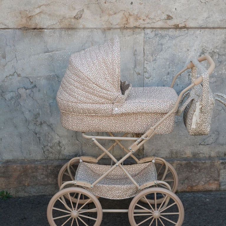 Konges Slojd - Marguerit Berry Puppenwagen mit Bezug aus Bio-Baumwolle - 5715404133968 - littlehipstar.com