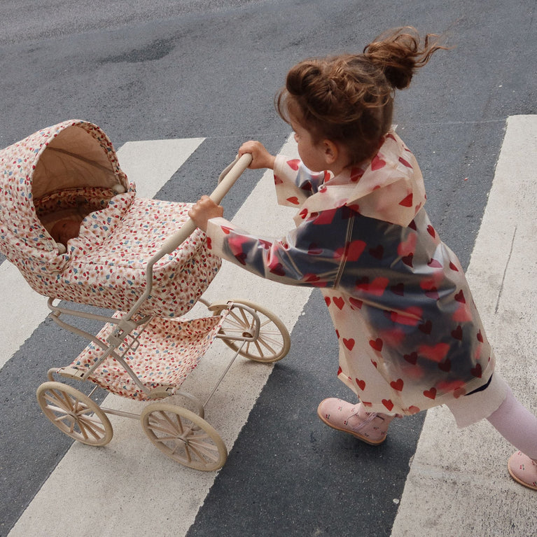 Konges Slojd - Marguerit Berry Puppenwagen mit Bezug aus Bio-Baumwolle - 5715404133968 - littlehipstar.com