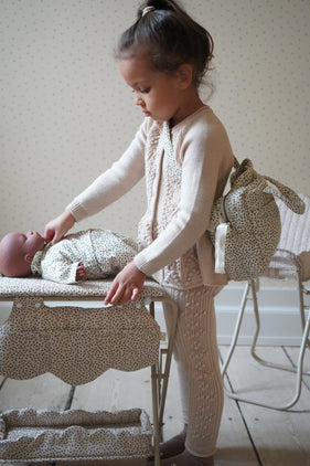 Konges Slojd - Milk Tank Puppen-Wickeltisch mit Bezug aus recycelter Baumwolle - 5715404133807 - littlehipstar.com