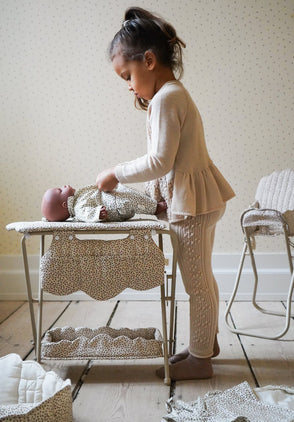 Konges Slojd - Milk Tank Puppen-Wickeltisch mit Bezug aus recycelter Baumwolle - 5715404133807 - littlehipstar.com