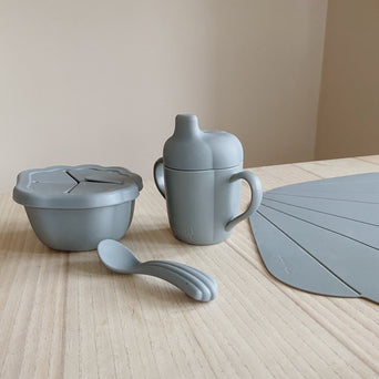 Konges Slojd - Muschel Kindergeschirr aus Silikon - 4tlg. Set - LIGHT BLUE - 5712982509130 - littlehipstar.com