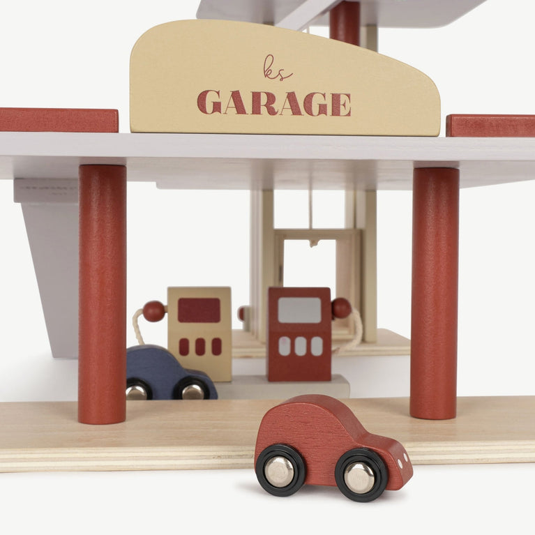 Konges Slojd - Parkhaus mit 3 Autos aus Holz - 5715404133777 - littlehipstar.com