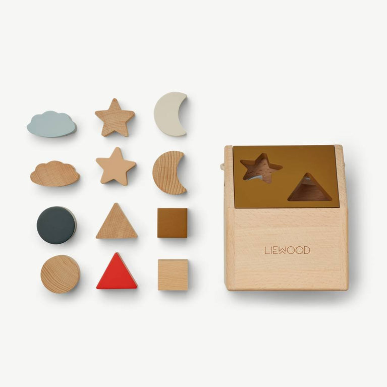 Liewood - Ludwig Rätselhaus Steckspiel Sortierbox aus Holz - Golden Caramel - 5715335041967 - littlehipstar.com
