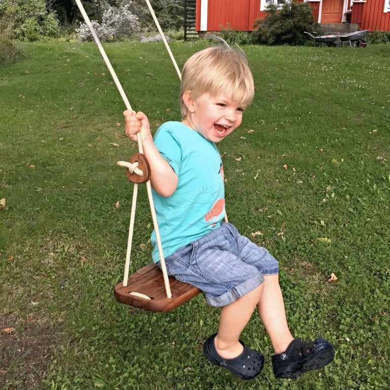 lillagunga - Lillagunga Outdoor Classic Walnut - Kinderschaukel aus Walnussholz - Schwarz - 6430064323892 - littlehipstar.com