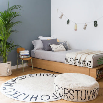 Lorena Canals - Baumwoll-Pouf ABC in Natur/ Schwarz - Ø 70 cm - 8435392619325 - littlehipstar.com