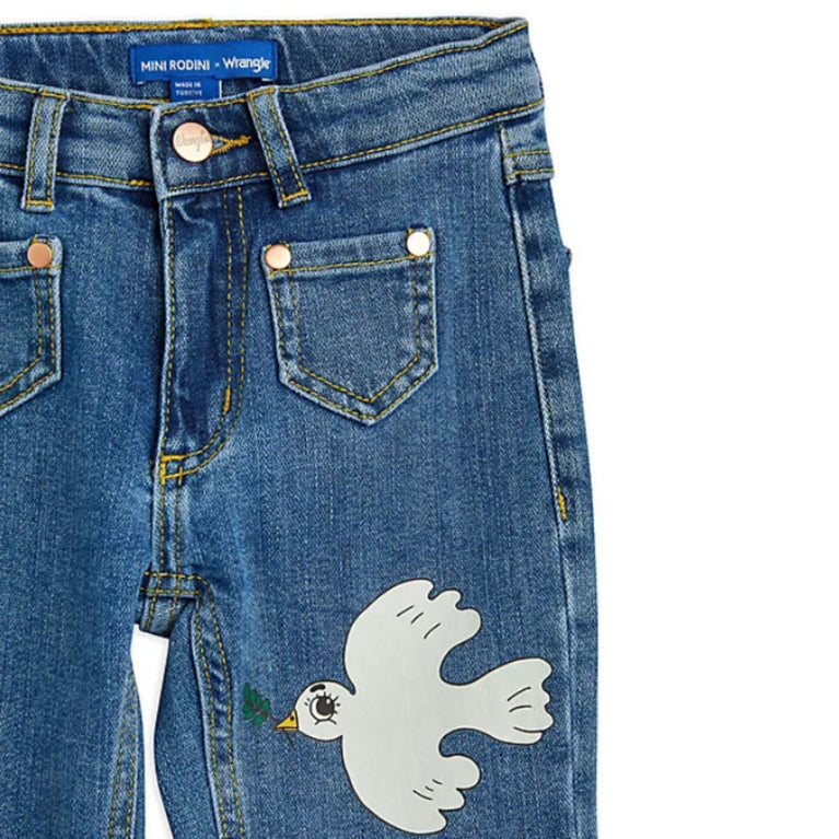 Mini Rodini - Mini Rodini x Wrangler Peace Dove Flared Denim Jeans in Blau - 5-7 Jahre (116/122) - 7332754610376 - littlehipstar.com
