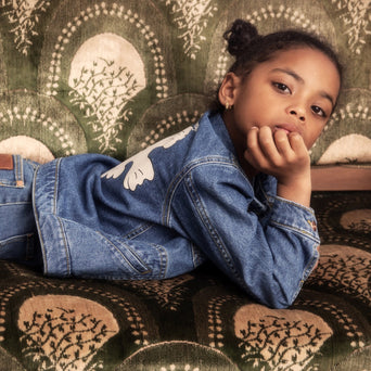 Mini Rodini - Mini Rodini x Wrangler Peace Dove Jeansjacke in Blau - 3-5 Jahre (104/110) - 7332754609608 - littlehipstar.com
