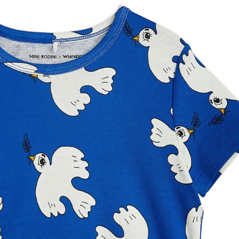 Mini Rodini - Mini Rodini x Wrangler Peace Dove T-Shirt in Blau - 3-5 Jahre (104/110) - 7332754610239 - littlehipstar.com