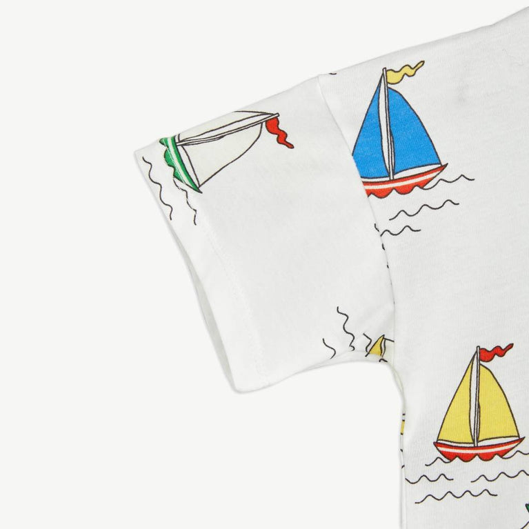 Mini Rodini - Sailing Boats T-Shirt aus Bio-Baumwolle in Weiß - 1.5-3 Jahre (92/98) - 7332754600483 - littlehipstar.com