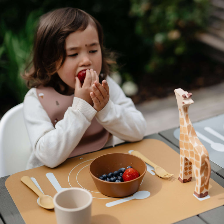 Noui Noui - Learning Tischset aus Vinyl - Tischdecken lernen - Dusty Olive - 4260686890449 - littlehipstar.com