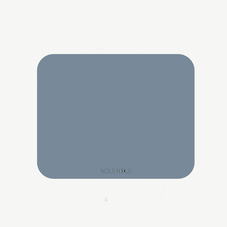 Noui Noui - Tischset aus Vinyl - Unifarben - Dusty Blue - 4260686890210 - littlehipstar.com