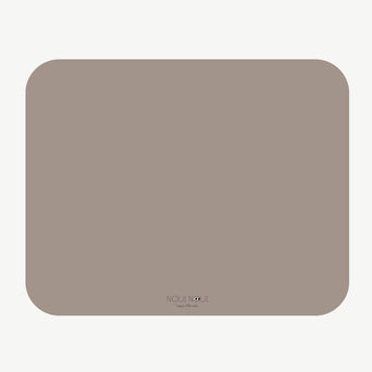 Noui Noui - Tischset aus Vinyl - Unifarben - Olive Haze - 4260686890654 - littlehipstar.com