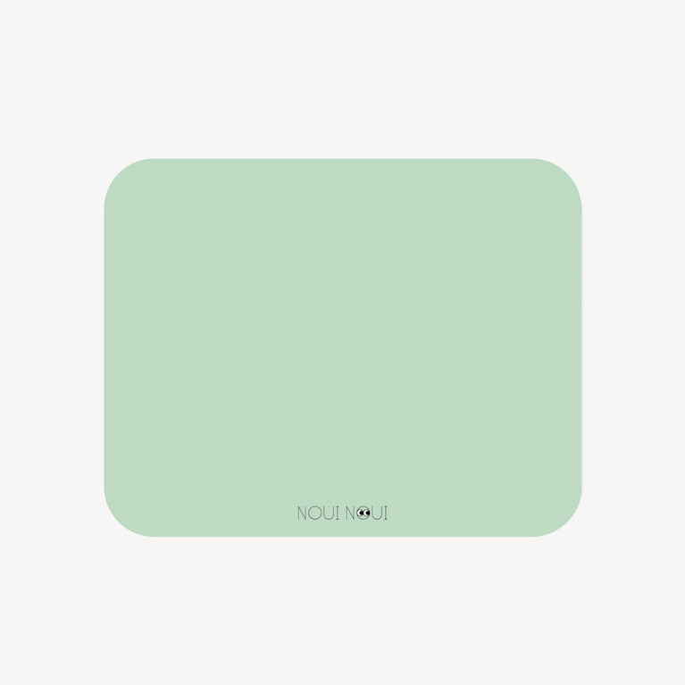 Noui Noui - Tischset aus Vinyl - Unifarben - Olive Haze - 4260686890654 - littlehipstar.com