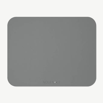 Noui Noui - Tischset aus Vinyl - Unifarben - Olive Haze - 4260686890654 - littlehipstar.com