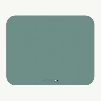Noui Noui - Tischset aus Vinyl - Unifarben - Olive Haze - 4260686890654 - littlehipstar.com