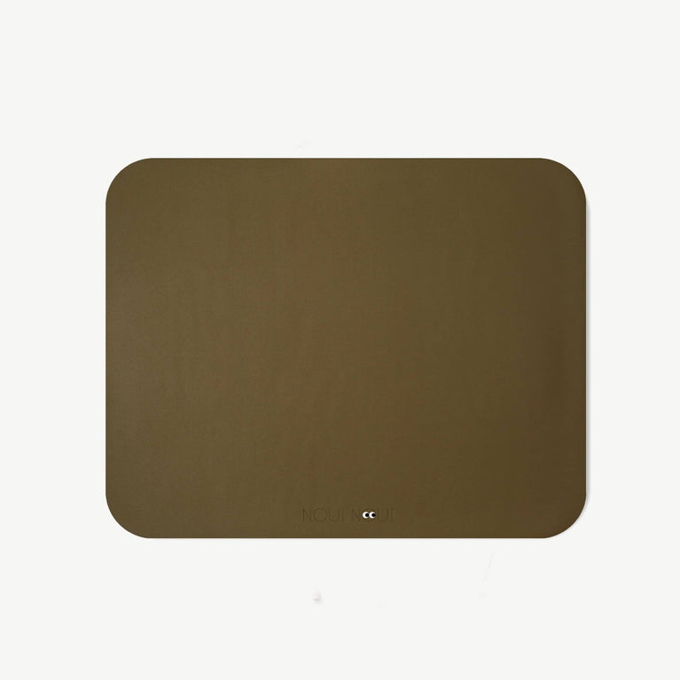 Noui Noui - XL Tischset aus Vinyl - Unifarben - Dusty Moss - 4260686890319 - littlehipstar.com