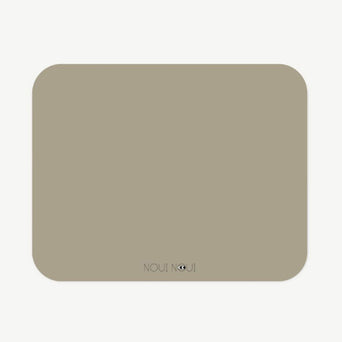 Noui Noui - XL Tischset aus Vinyl - Unifarben - Olive Haze - 4260686890630 - littlehipstar.com