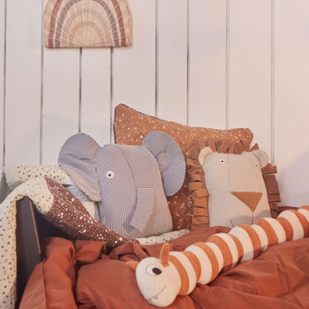 Erik Elefant Kuschelkissen aus Bio-Baumwolle in Blau
