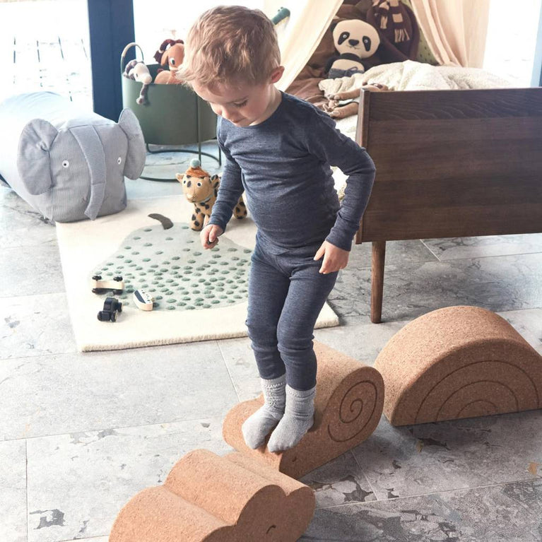 OYOY - Wolke Chloe Cloud Hocker aus Kork - 5712195053321 - littlehipstar.com