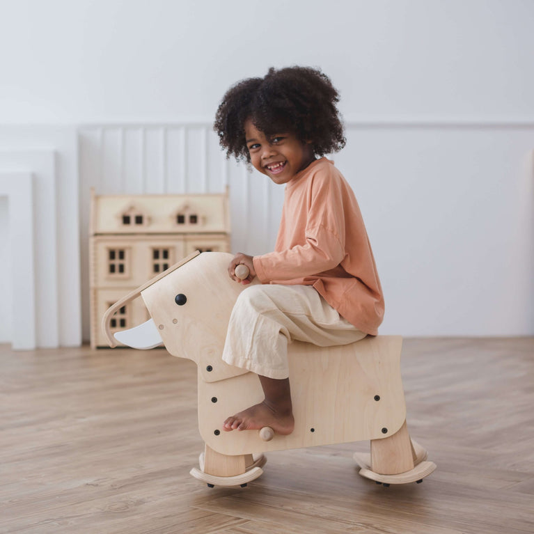 PlanToys - Schaukeltier Gehender Elefant aus Holz - 8854740035035 - littlehipstar.com