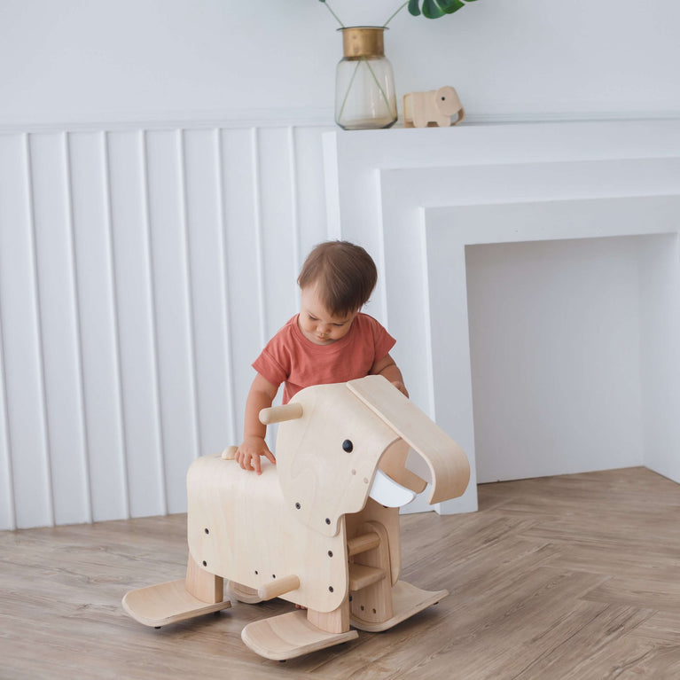 PlanToys - Schaukeltier Gehender Elefant aus Holz - 8854740035035 - littlehipstar.com