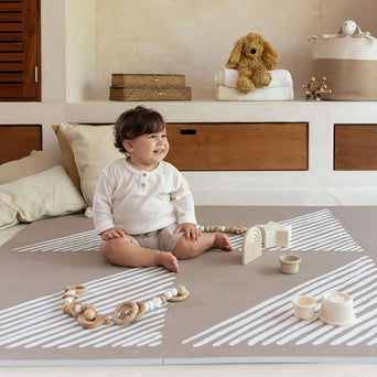toddlekind - Spielmatte Prettier Playmats - Sandy Lines Series - 120 x 180 cm - Stone - 4260620339065 - littlehipstar.com