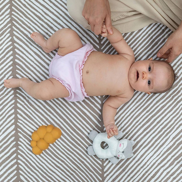 toddlekind - Travel Wasserabweisende Krabbeldecke aus Bio-Baumwolle - Tan - 4260620338945 - littlehipstar.com