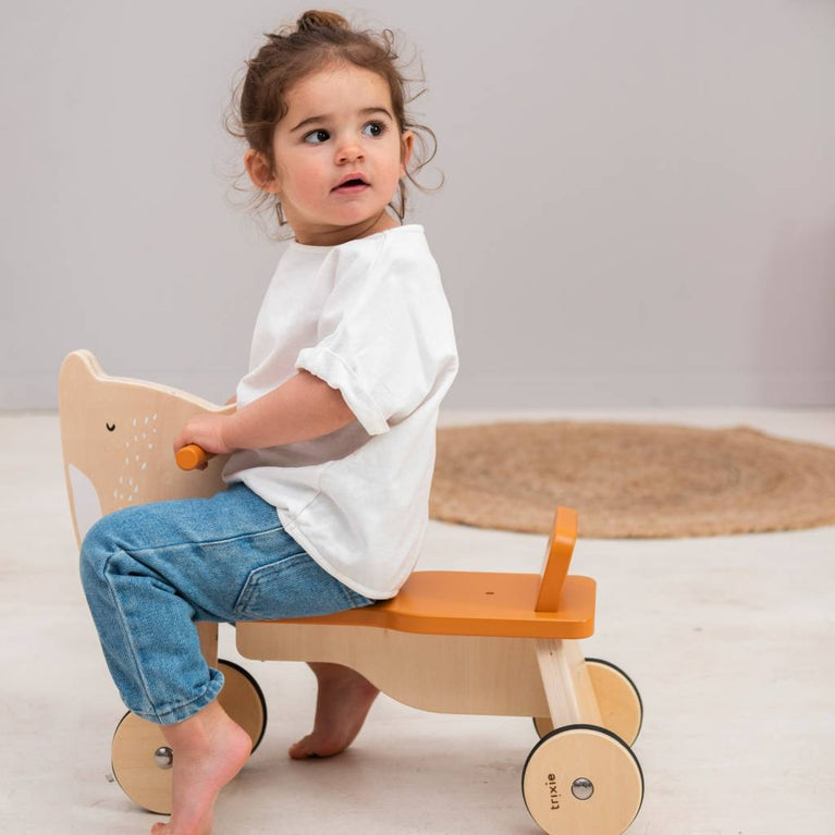 Trixie - Tierdesign Laufrad Rutschfahrzeug aus Holz - Mrs. Rabbit in Rosa - 5400858368256 - littlehipstar.com