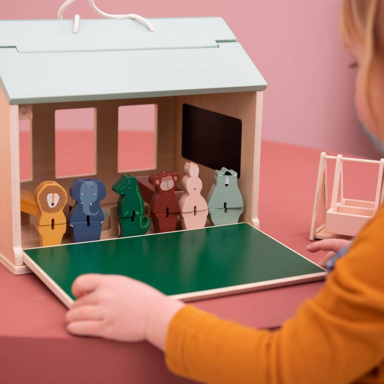 Trixie - Tierdesign Schule Spielhaus mit Zubehör aus Holz - 5400858368171 - littlehipstar.com