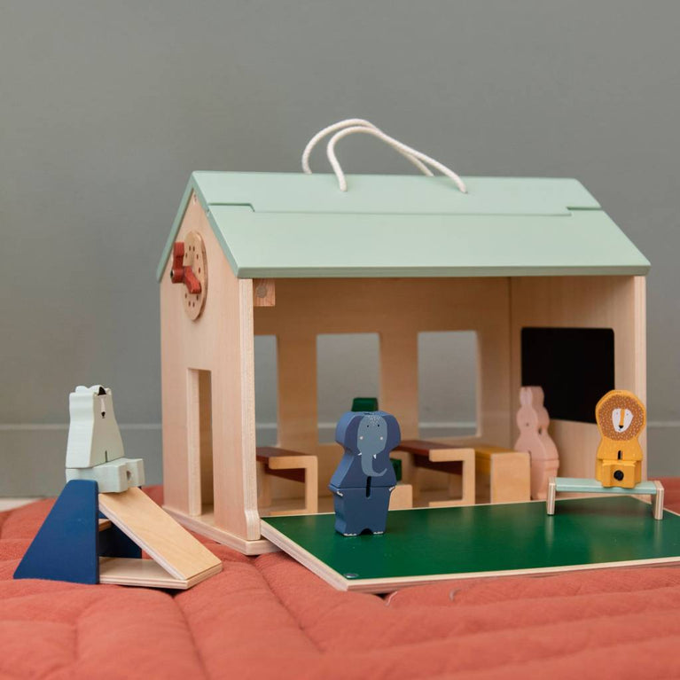 Trixie - Tierdesign Schule Spielhaus mit Zubehör aus Holz - 5400858368171 - littlehipstar.com