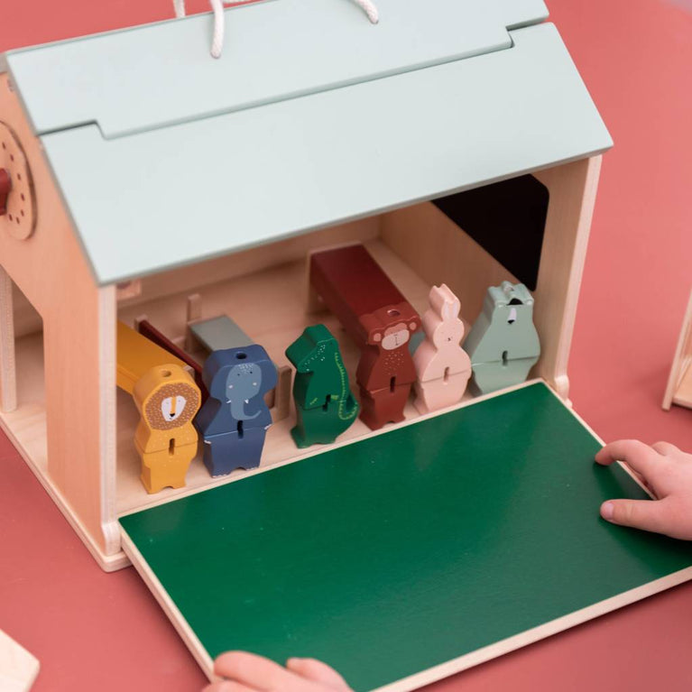 Trixie - Tierdesign Schule Spielhaus mit Zubehör aus Holz - 5400858368171 - littlehipstar.com