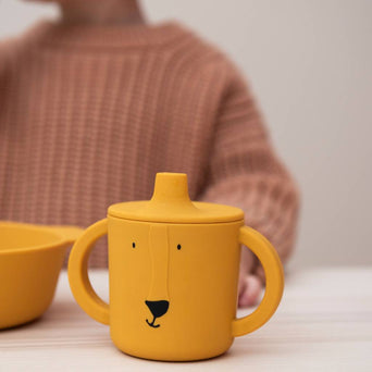 Trixie - Tierdesign Trinklerntasse aus Silikon - 1 Stück - Mr. Lion in Gelb - 5400858966322 - littlehipstar.com