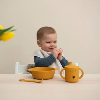 Trixie - Tierdesign Trinklerntasse aus Silikon - 1 Stück - Mr. Lion in Gelb - 5400858966322 - littlehipstar.com