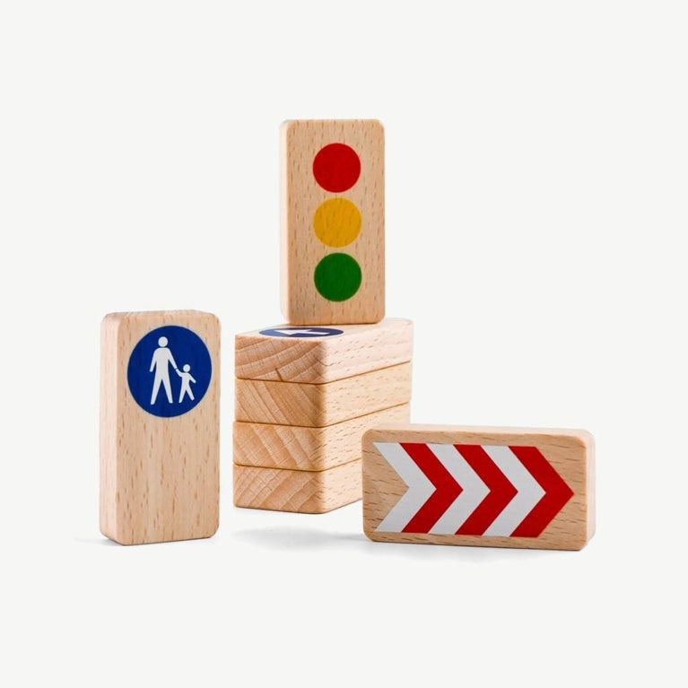 waytoplay - Zubehör: Verkehrszeichen aus Holz - 8 Stück - 8720387266173 - littlehipstar.com
