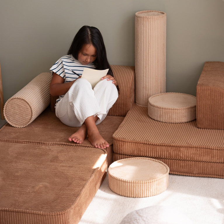 Wigiwama - Seetee Spielsofa aus recyceltem Cord - Toffee - 4751030598222 - littlehipstar.com